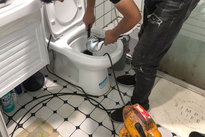 郊区疏通下水道